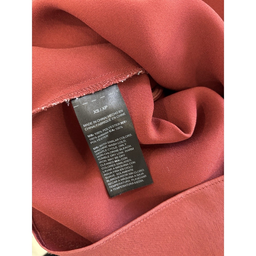 White House Black Market Red Satin One Shoulder Top Women's XS - Picture 7 of 9